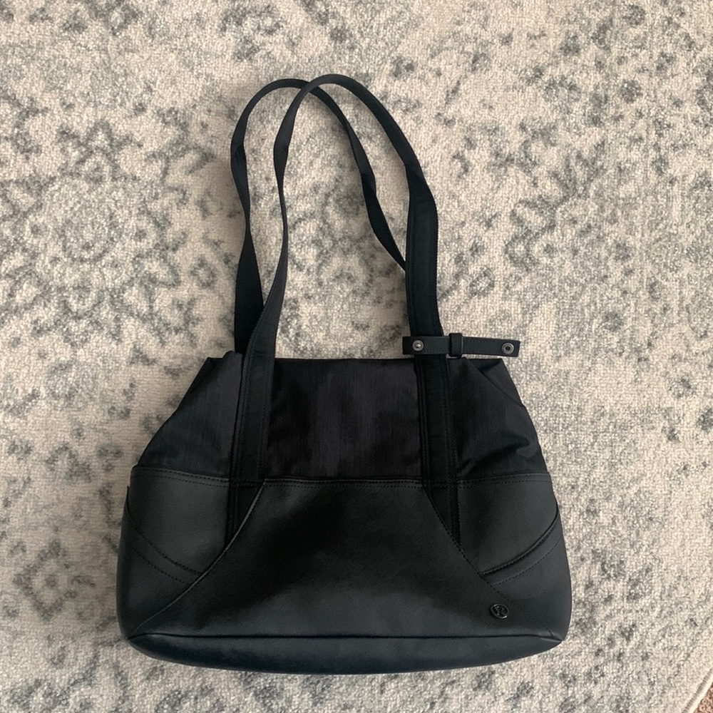 Black Lululemon Utility Bag